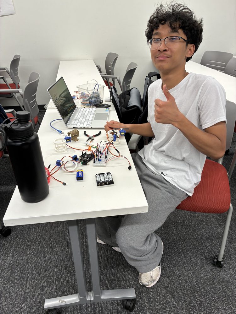 Electronics bench: Arduino and servo setup for the initial prototype